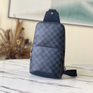 Louis Vuitton Grid AVENUE Shoulder Bag – Black