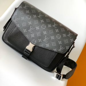 Louis Vuitton Taigarama Messenger Bag – Black
