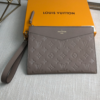 Louis Vuitton Mélanie Medium Clutch – Apricot