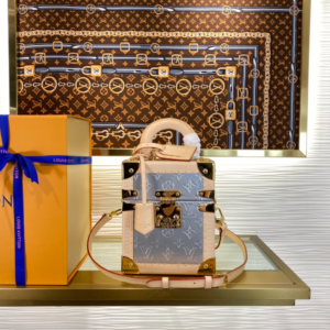 Louis Vuitton Multicamera Box – Cream